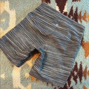 NEW NO TAGS SIZE 6 Lululemon biker Athletica black and Gray Athletic Shorts